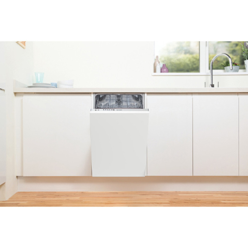 Посудомийна машина INDESIT DSIE 2B10