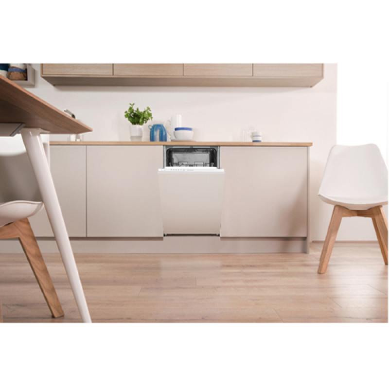 Посудомийна машина INDESIT DSIE 2B10