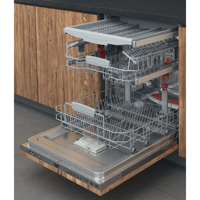 Посудомийна машина HOTPOINT ARISTON HI5020WEF
