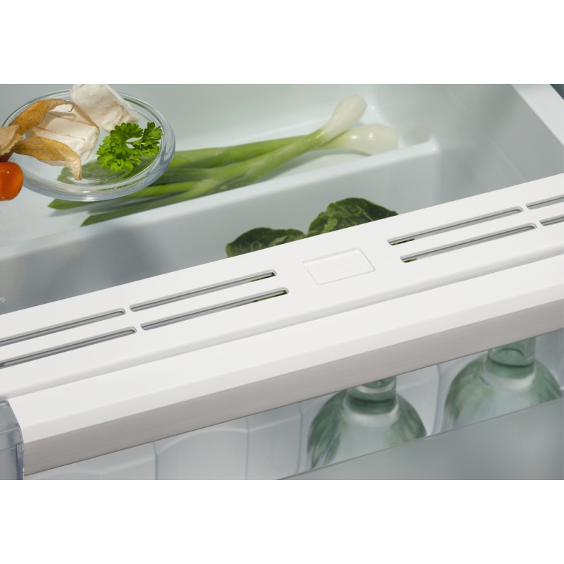 Холодильник  ELECTROLUX ERD6DE18S4